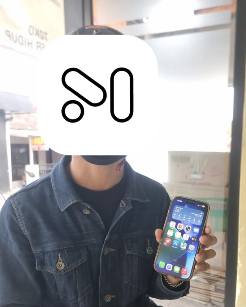 Pelanggan Menyewa™ bersama unit iPhone yang disewa (3)
