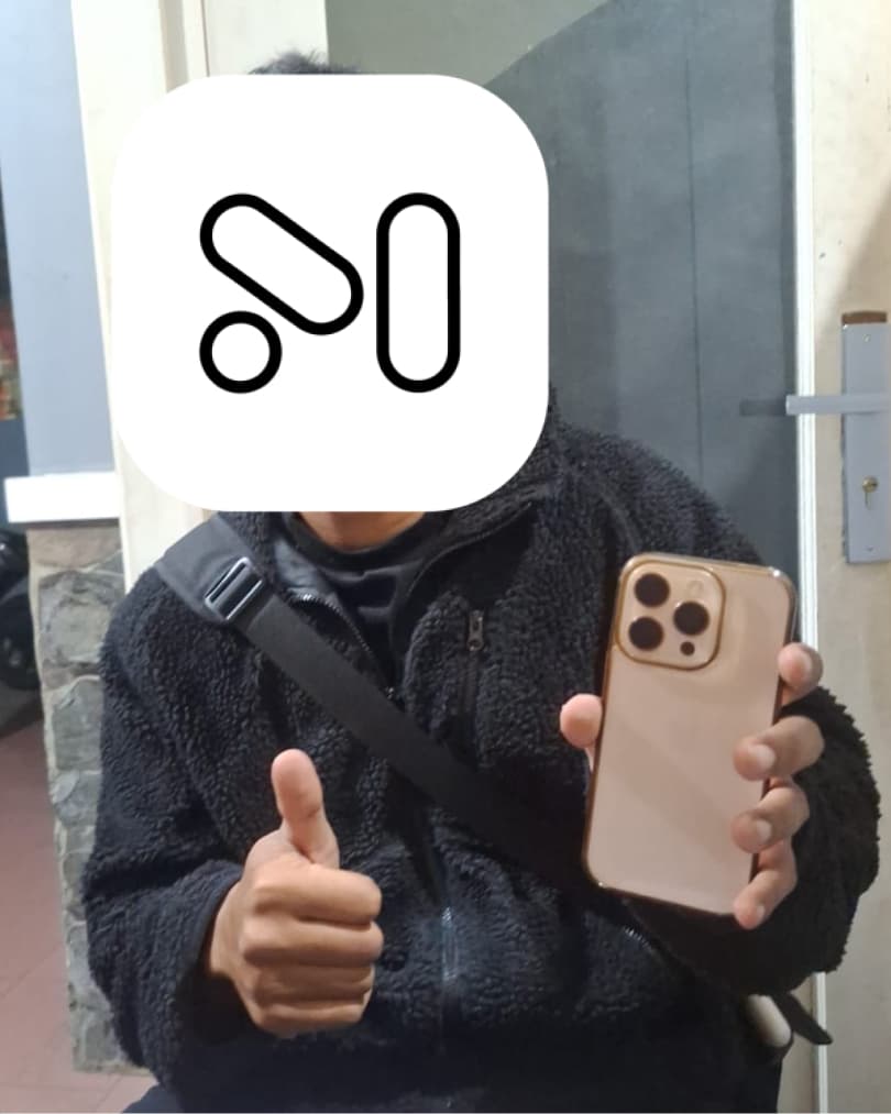 Pelanggan Menyewa™ bersama unit iPhone yang disewa (8)